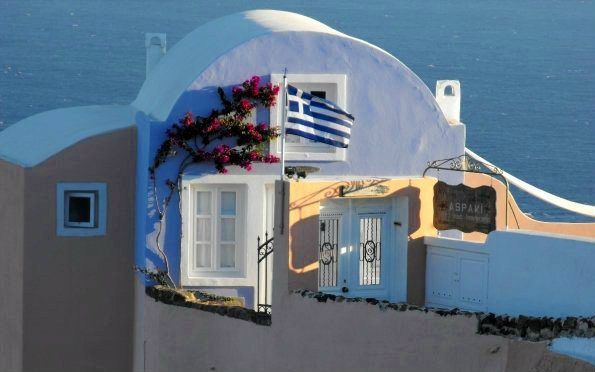 5 Great Reasons to Visit Santorini